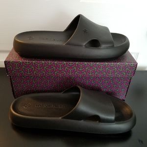 TORY BURCH SHOWER SLIDES (NIB)